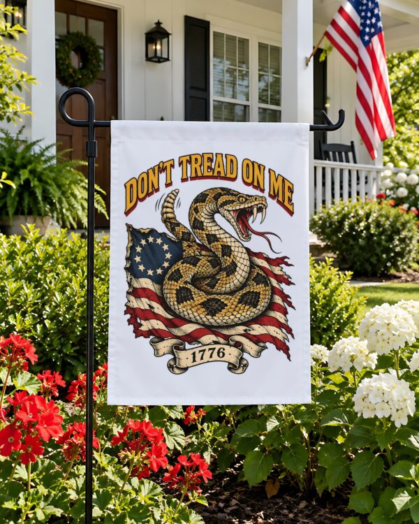 Don't Tread on Me Rattlesnake Garden Flag